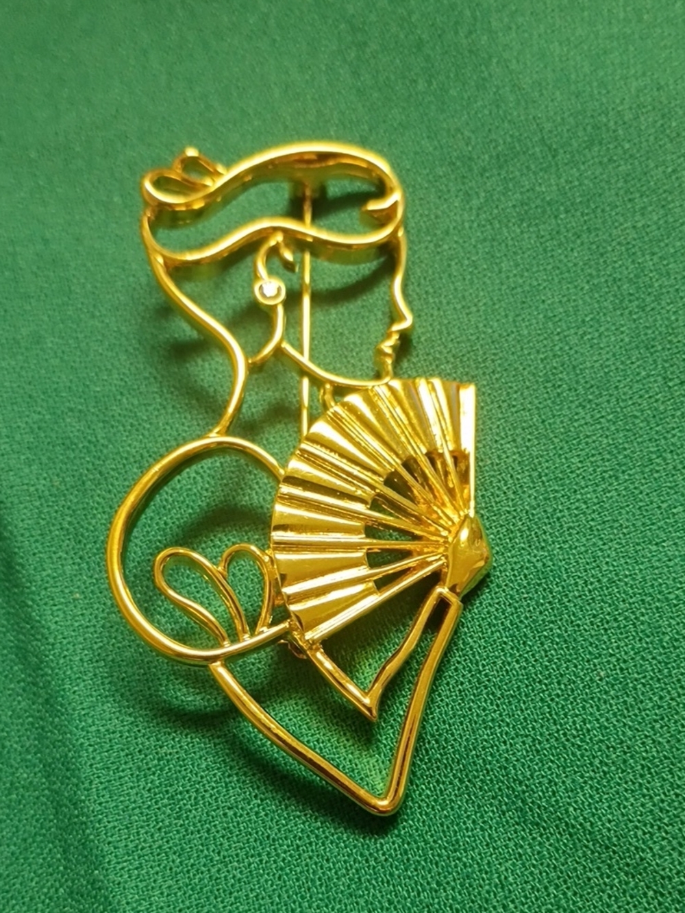 ❤️70s LADY REMINGTON 3" GOLDEN LADY SILHOUETTE WITH FAN & RHINESTONE PIN BROOCH